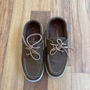 Boys Sperry shoes size 13.5